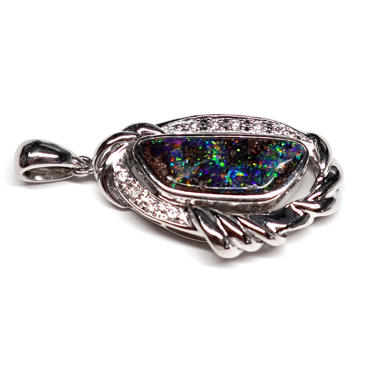 ボルダーオパールペンダントトップ プラチナをたっぷり使った高級品、遊色部分が登り龍に見えます（Pt.900） KP21079