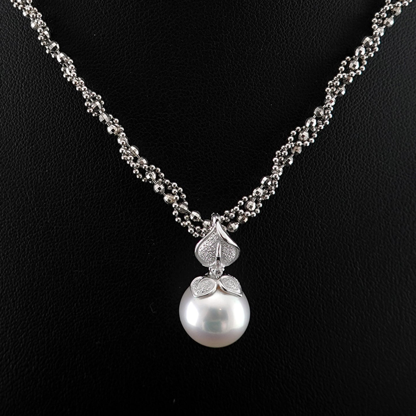 白蝶真珠ペンダントトップ 色・照りが美しい最高品質の白蝶真珠（13.5mm）ジョイントバチカン付 PHSC-13.5mm-K18WG-P116