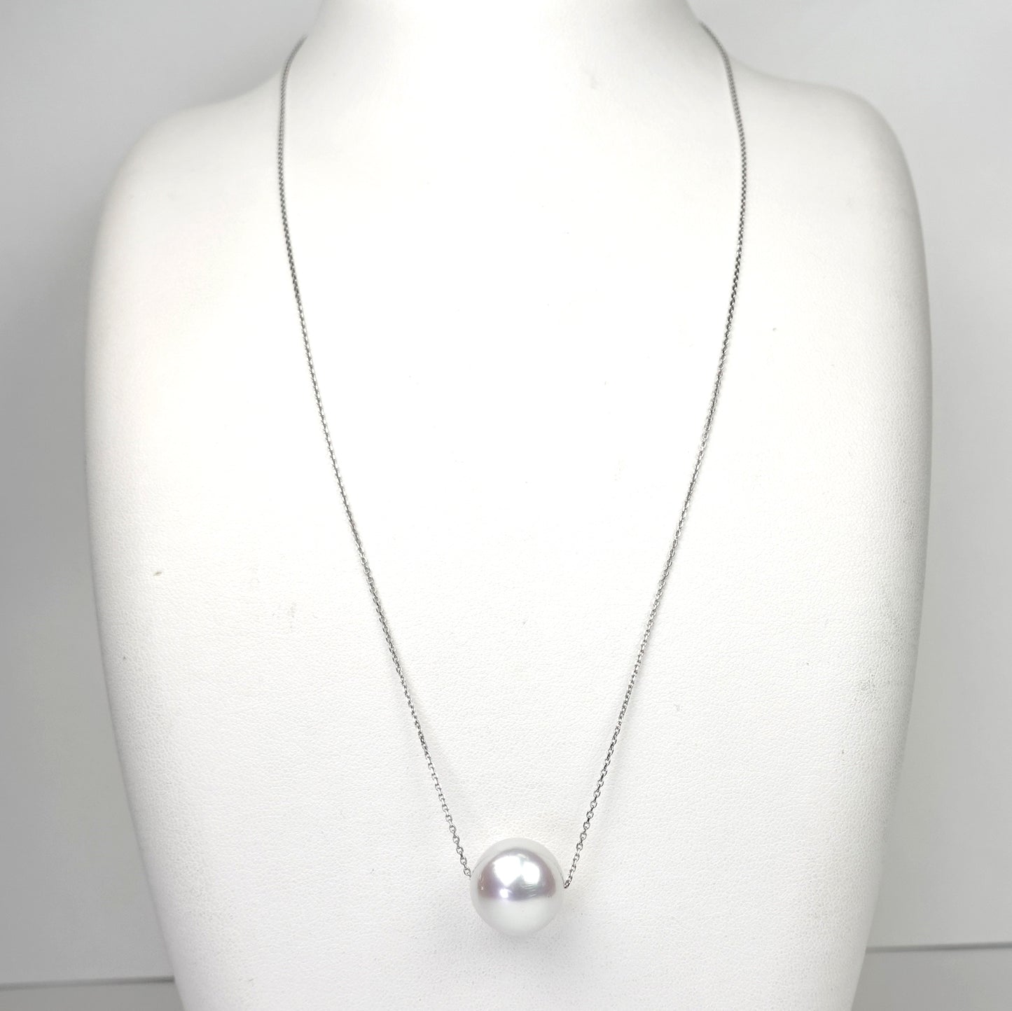 白蝶真珠ペンダント 色・照りが美しい高品質の白蝶真珠（13.8mm）シンプルデザイン PPSC-Th-13.8mm-Pt