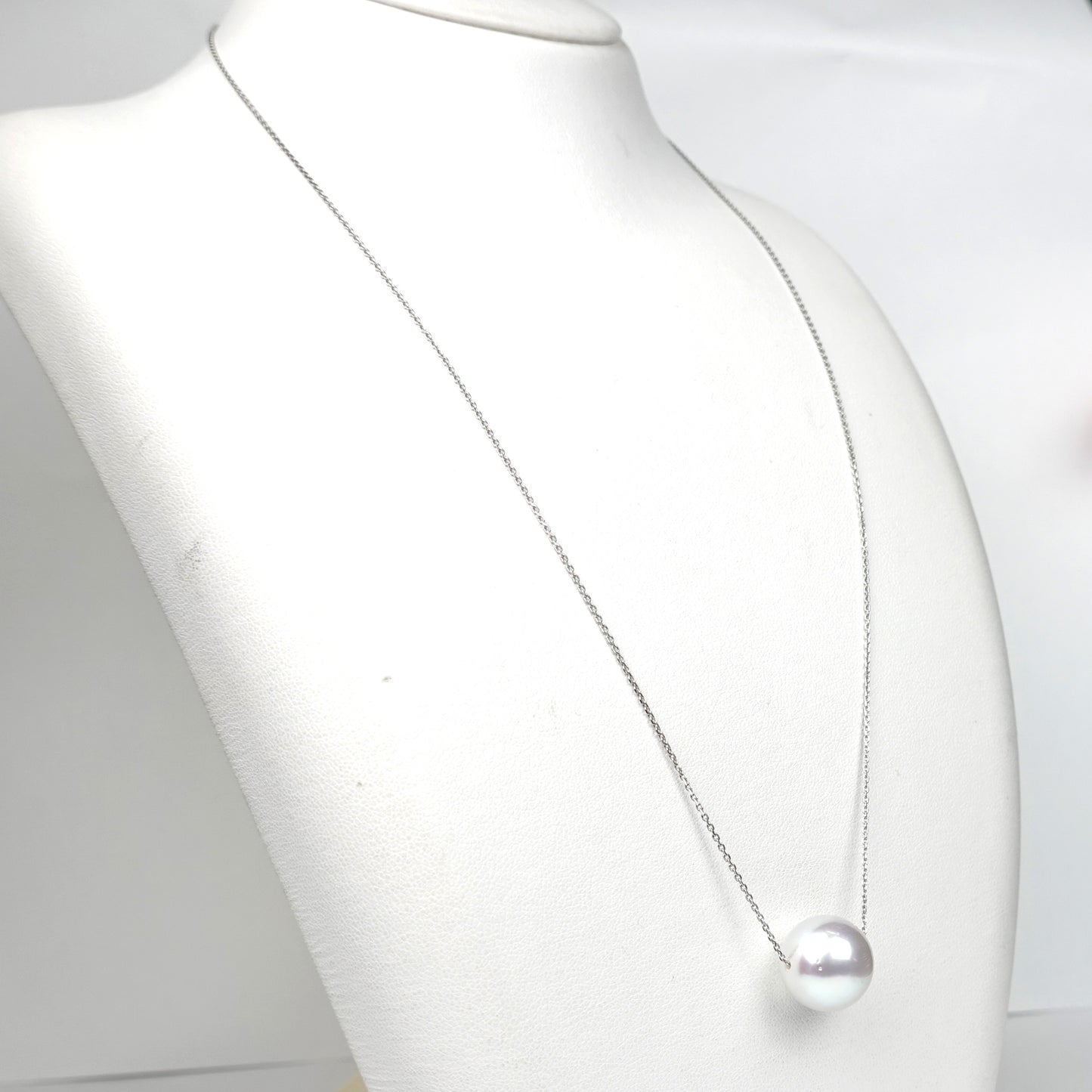 白蝶真珠ペンダント 色・照りが美しい高品質の白蝶真珠（13.8mm）シンプルデザイン PPSC-Th-13.8mm-Pt