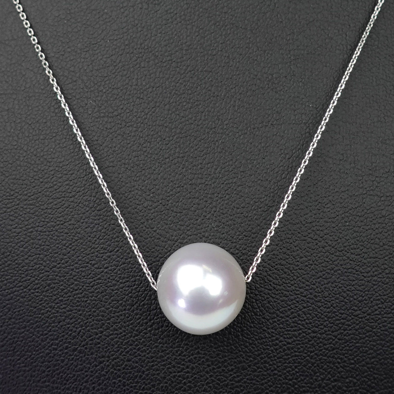 白蝶真珠ペンダント 色・照りが美しい高品質の白蝶真珠（13.8mm）シンプルデザイン PPSC-Th-13.8mm-Pt