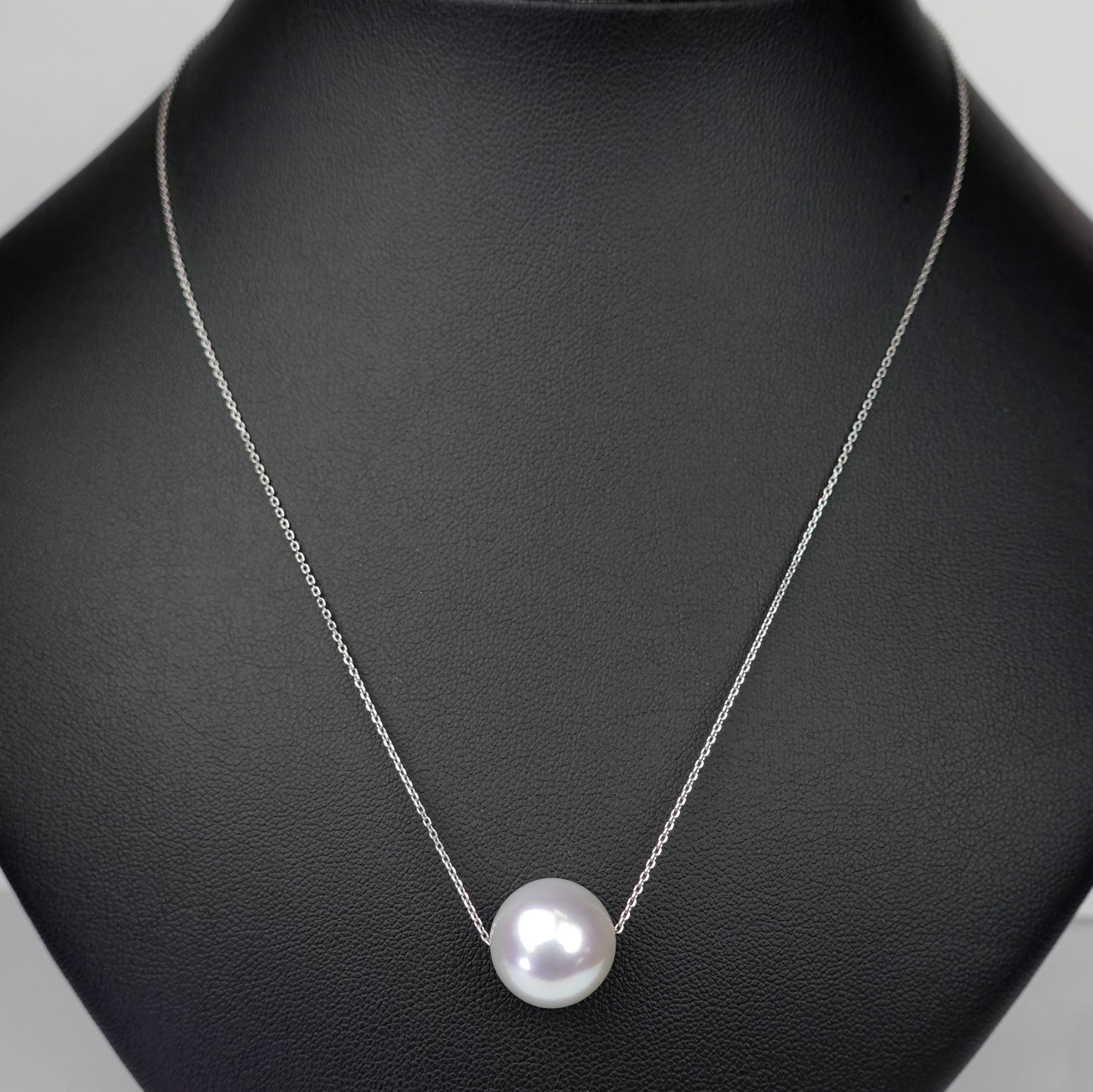 白蝶真珠ペンダント 色・照りが美しい高品質の白蝶真珠（13.8mm）シンプルデザイン PPSC-Th-13.8mm-Pt