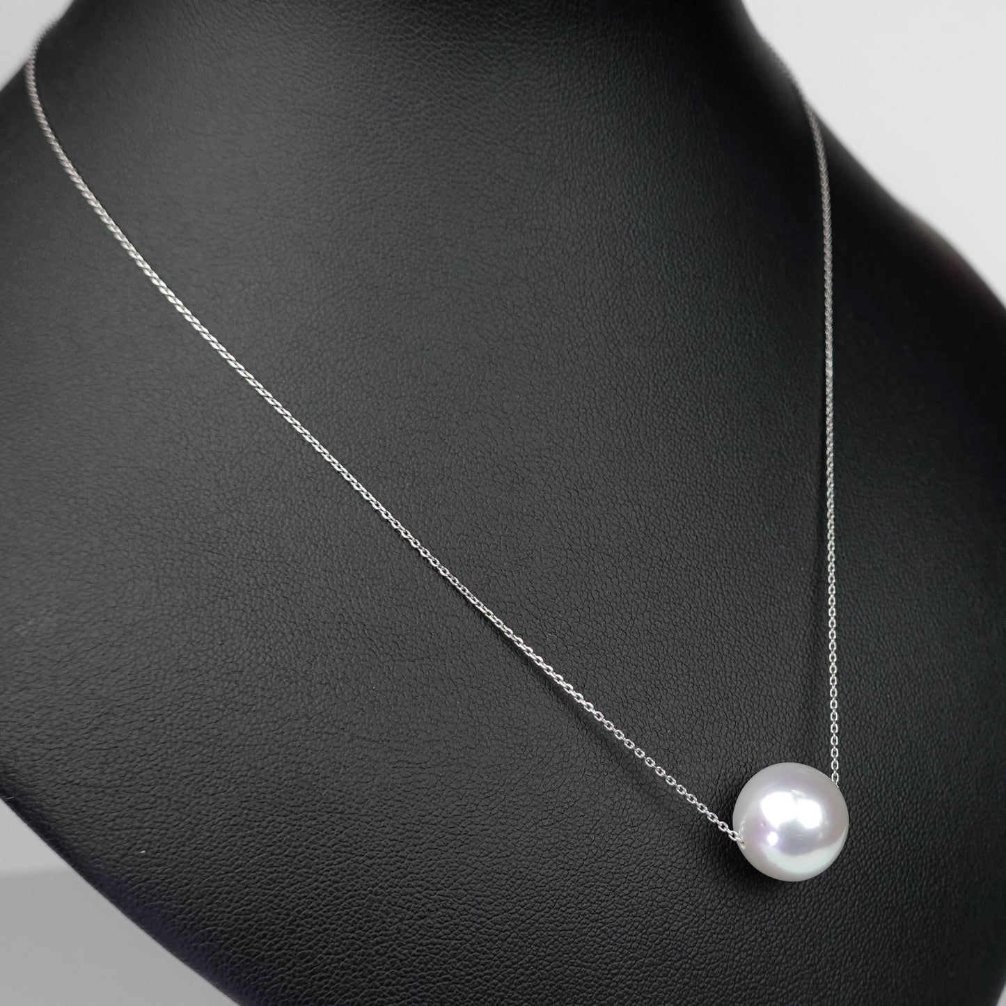 白蝶真珠ペンダント 色・照りが美しい高品質の白蝶真珠（13.8mm）シンプルデザイン PPSC-Th-13.8mm-Pt