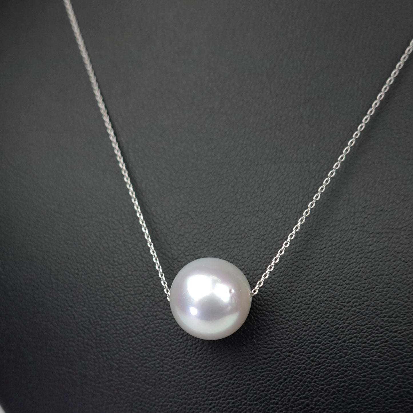 白蝶真珠ペンダント 色・照りが美しい高品質の白蝶真珠（13.8mm）シンプルデザイン PPSC-Th-13.8mm-Pt