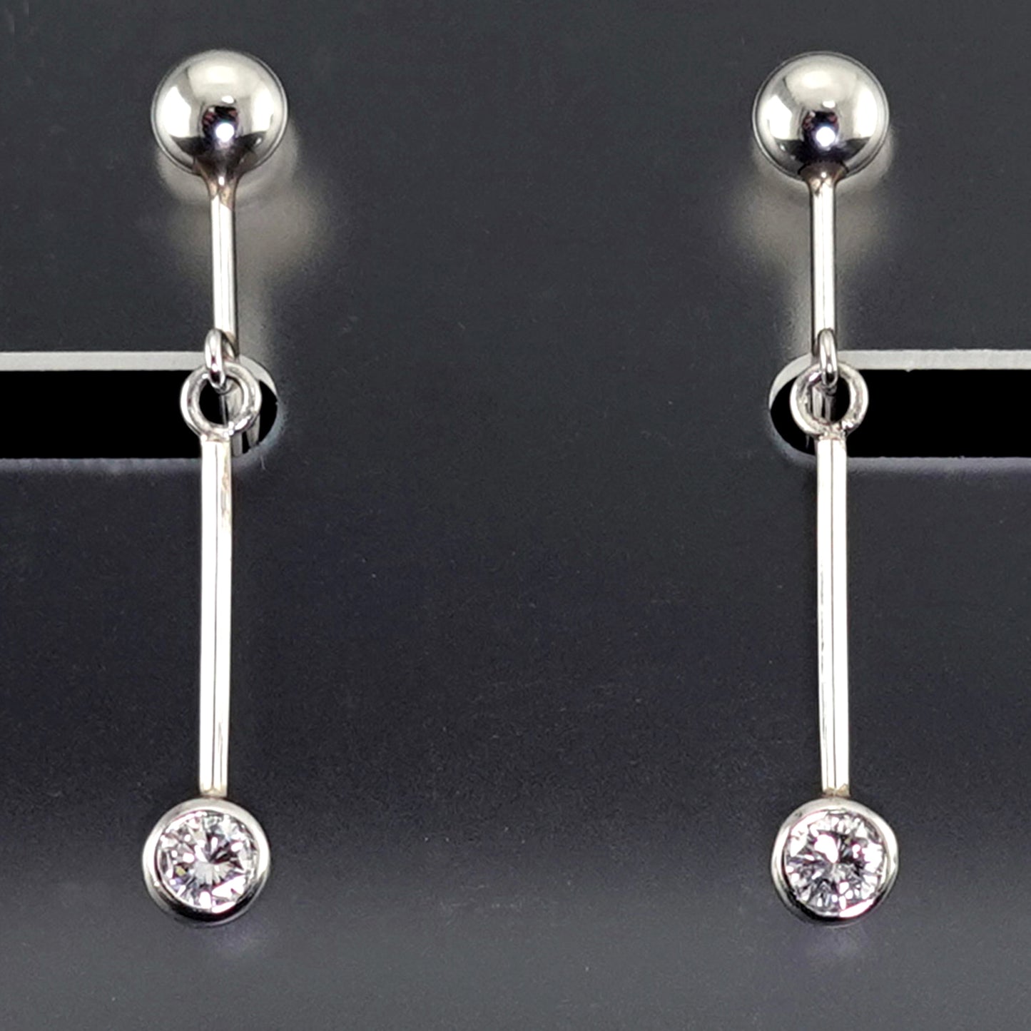 揺れるダイヤモンドイヤリング 0.20ct（Pt.900）プラチナ ERD-Sa-0.20ct/2p-CR23048-Pt