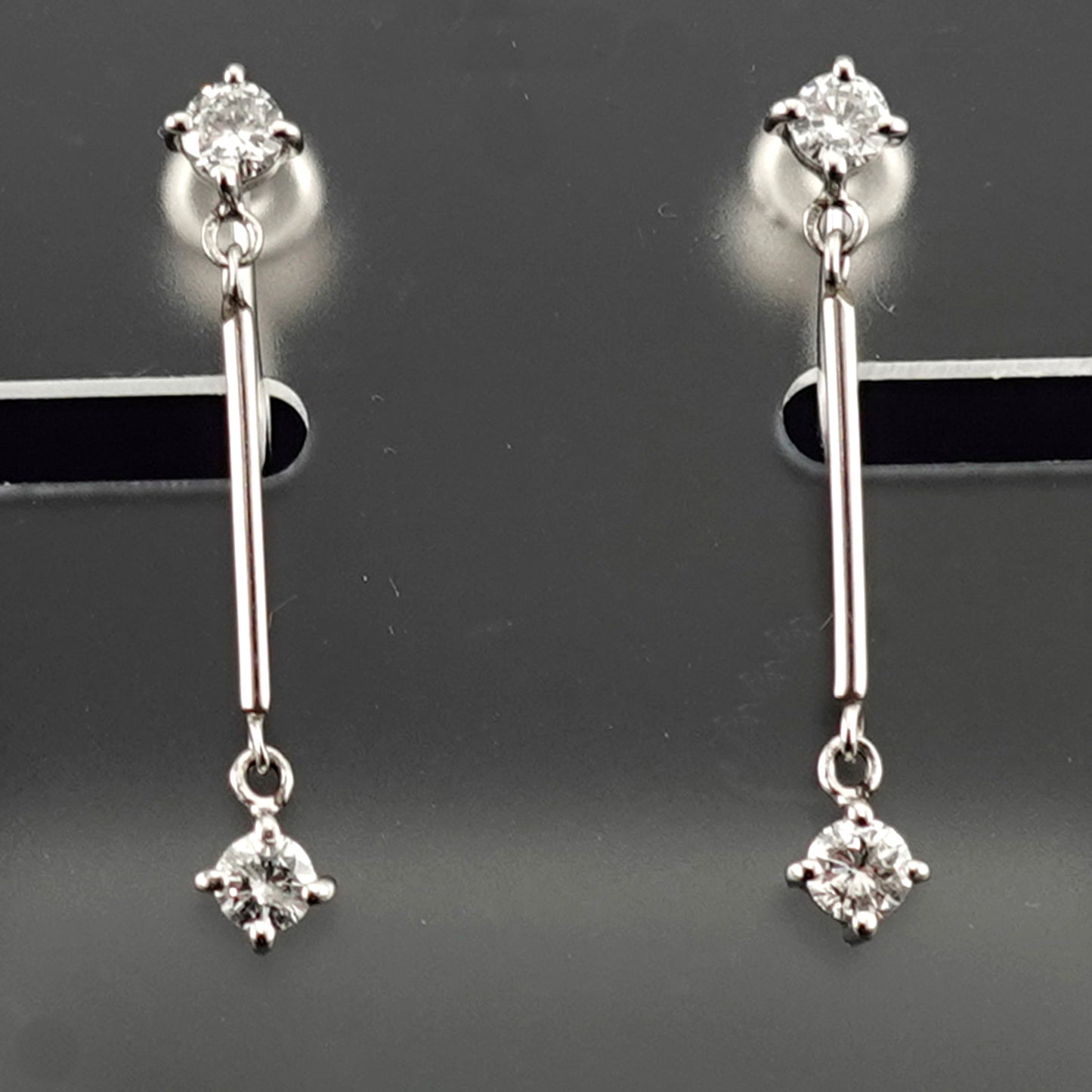 揺れるダイヤモンドイヤリング 0.40ct（Pt.900）プラチナ ERD-Sa-0.40ct/4p-SE050994-Pt