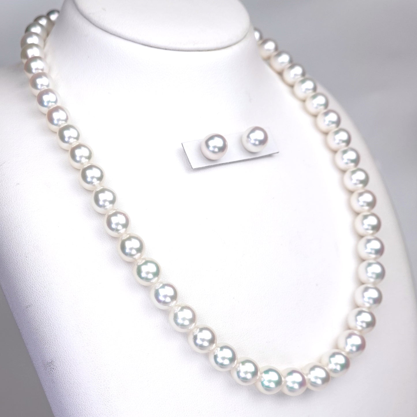 【オーロラRose 無調色】真珠ネックレス＋ピアス（イヤリング）セット 落ち着きのある上品なシルバーホワイト系で最上級の照りのパール（8.0〜8.5mm） PNE80-オーロラRoseMc-SK-XXX004