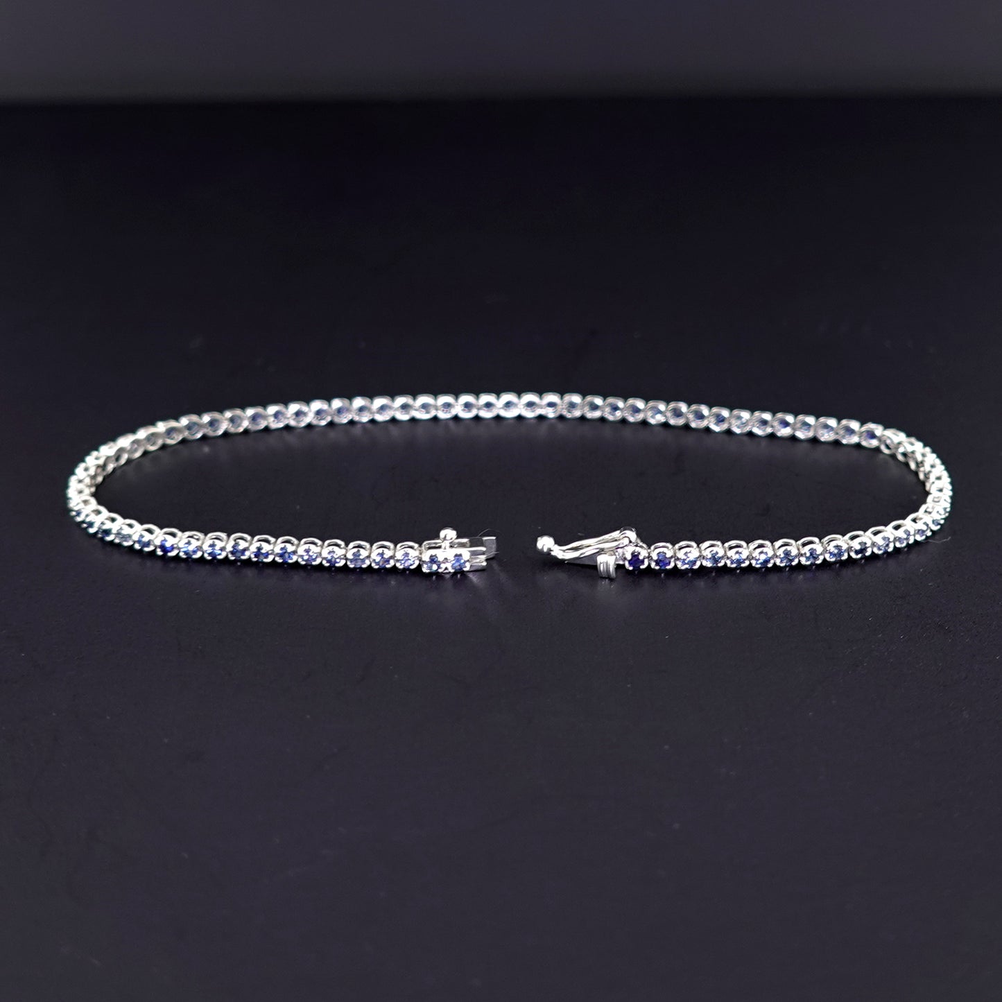 サファイアテニスブレスレット【1.40ct】 キレイなブルーの上品なデザインのブレスレット BLSa1.40ct-TG06012104-K18WG