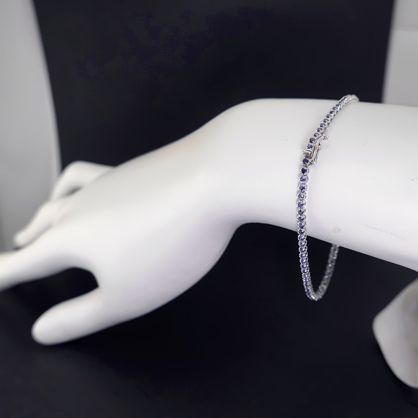 サファイアテニスブレスレット【1.40ct】 キレイなブルーの上品なデザインのブレスレット BLSa1.40ct-TG06012104-K18WG