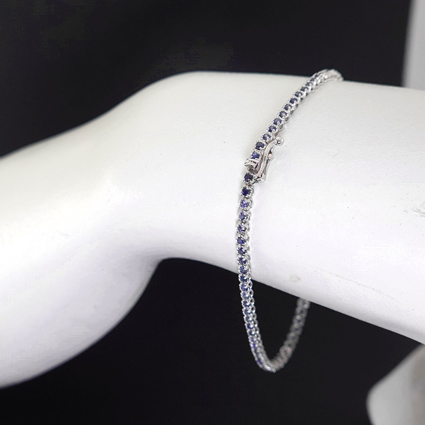 サファイアテニスブレスレット【1.40ct】 キレイなブルーの上品なデザインのブレスレット BLSa1.40ct-TG06012104-K18WG