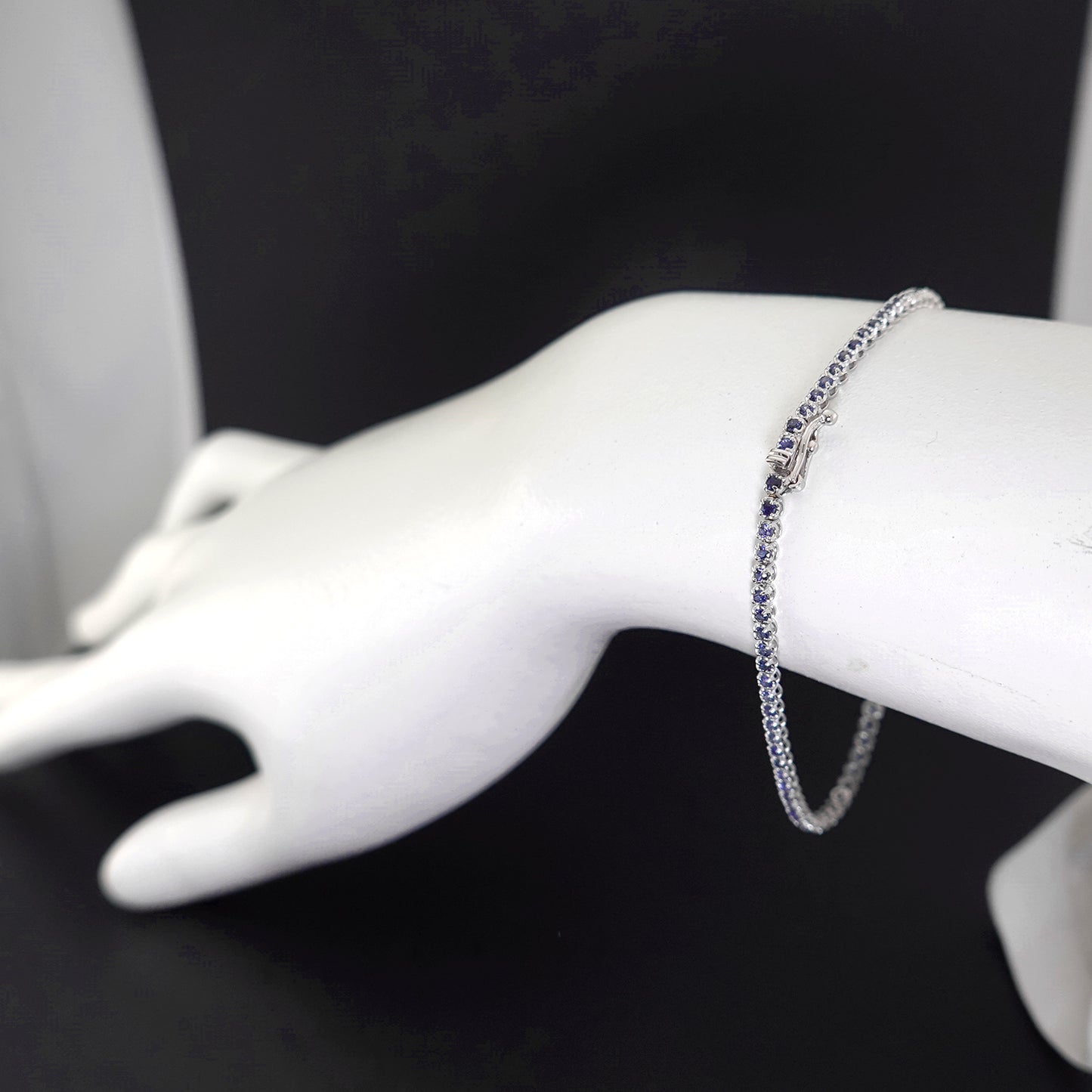 サファイアテニスブレスレット【1.40ct】 キレイなブルーの上品なデザインのブレスレット BLSa1.40ct-TG06012104-K18WG